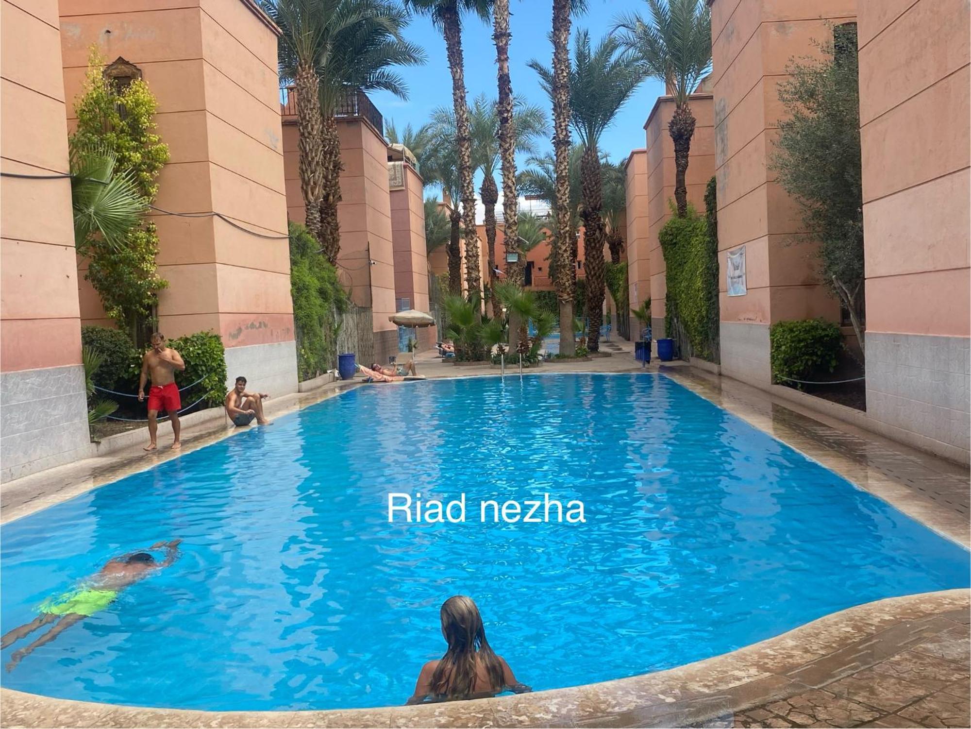 Riad Nezha Avec Jacuzzi Et 3 Piscines Au Coeur De 马拉喀什 外观 照片