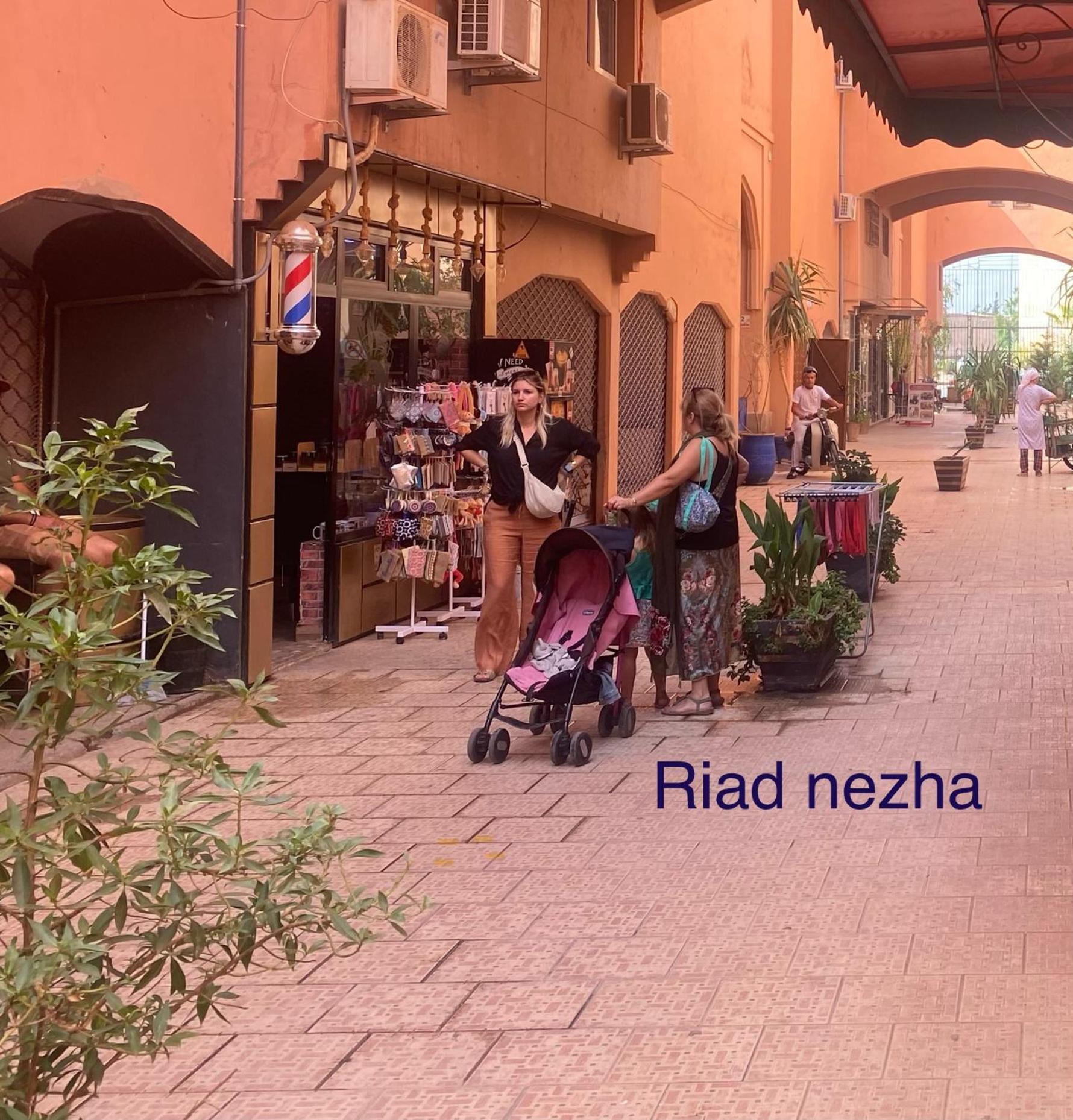 Riad Nezha Avec Jacuzzi Et 3 Piscines Au Coeur De 马拉喀什 外观 照片